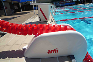 Schwimmbahnleinenhalter